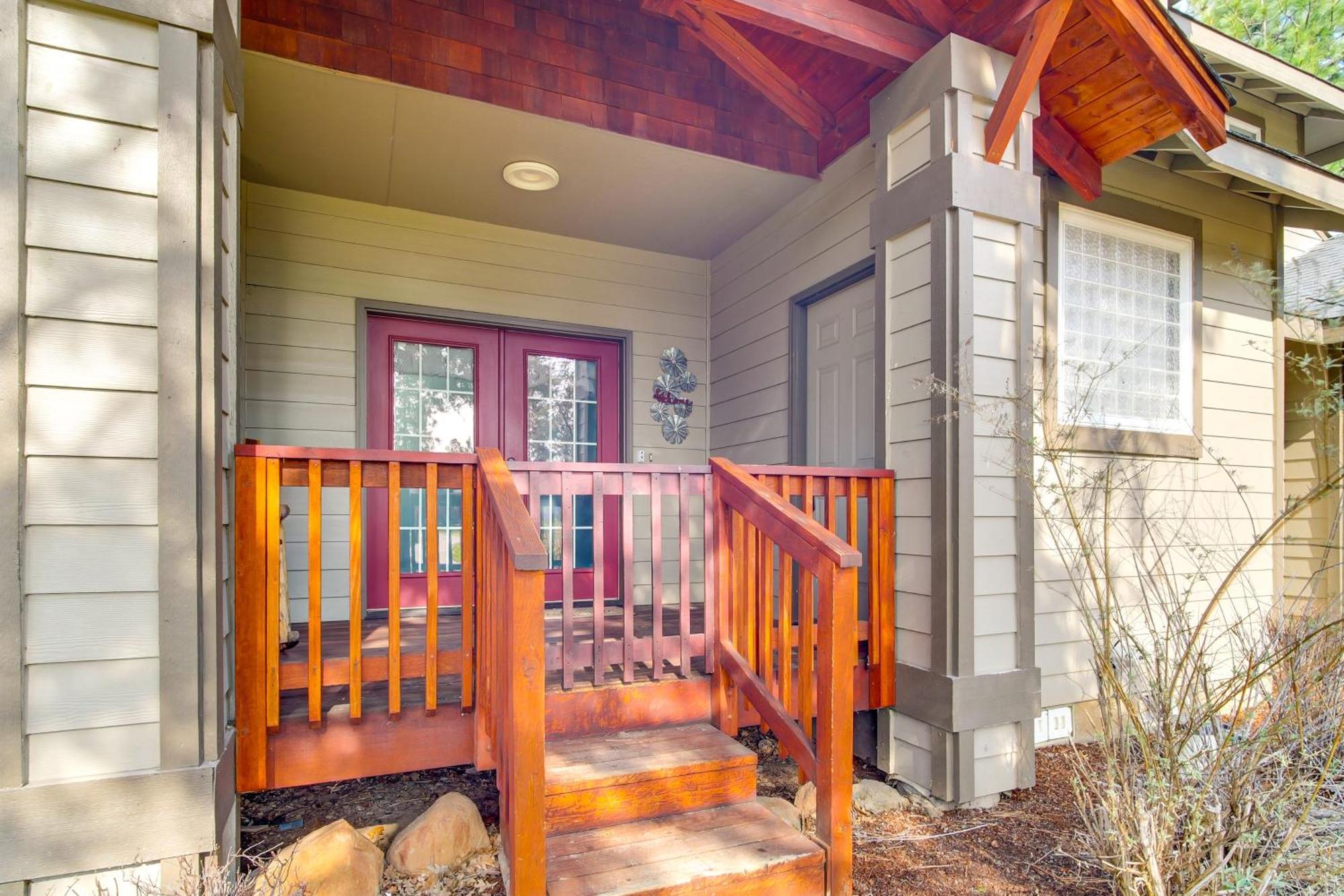 Klamath Falls Getaway With Pool And Hot Tub Access! Exterior photo